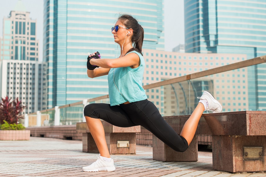 woman performing split squats